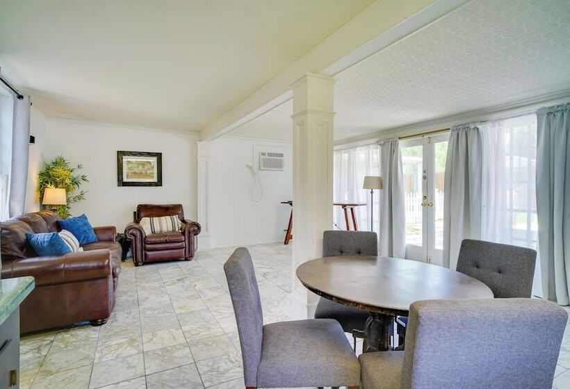 Pet Friendly Lake Charles Carriage House W/ Porch