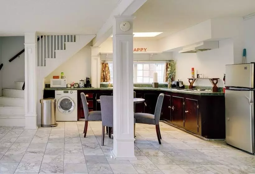 Pet Friendly Lake Charles Carriage House W/ Porch