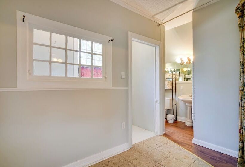 Pet Friendly Lake Charles Carriage House W/ Porch