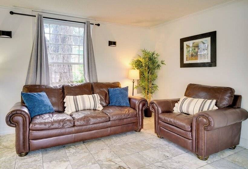 Pet Friendly Lake Charles Carriage House W/ Porch