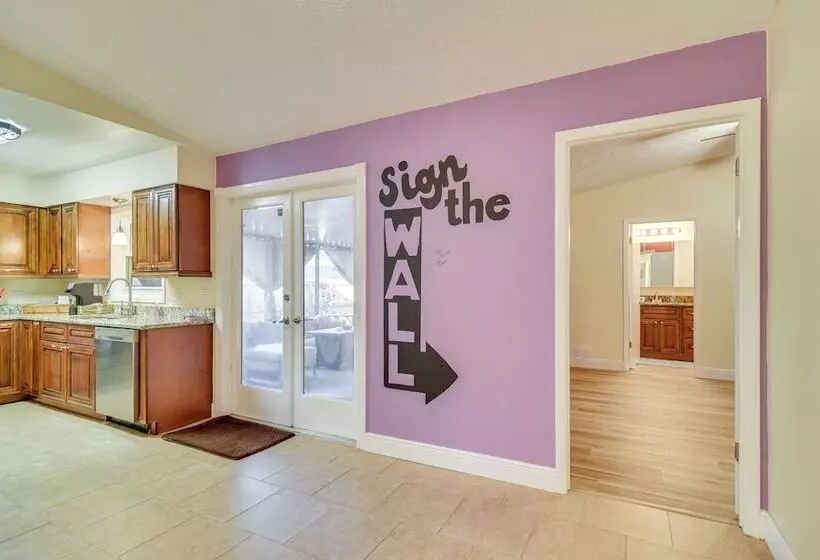 Pet Friendly Tampa Bay Getaway: Walk To The Water!