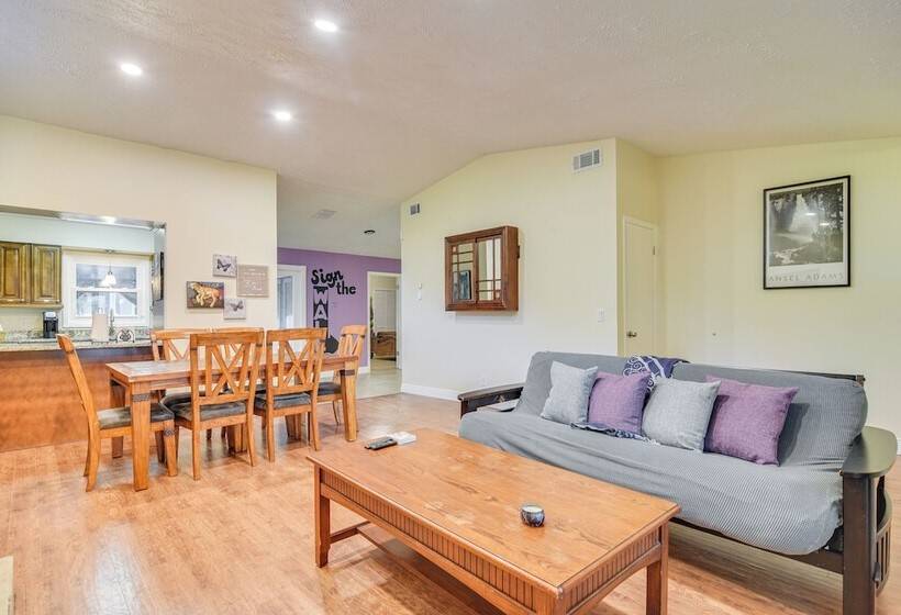 Pet Friendly Tampa Bay Getaway: Walk To The Water!