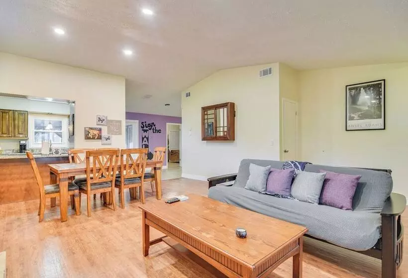 Pet Friendly Tampa Bay Getaway: Walk To The Water!