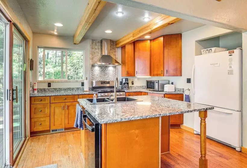 Quiet Presque Isle Home W/ Grill: Families Welcome