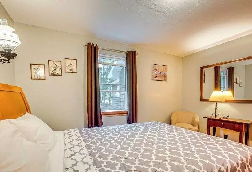 Quiet Presque Isle Home W/ Grill: Families Welcome