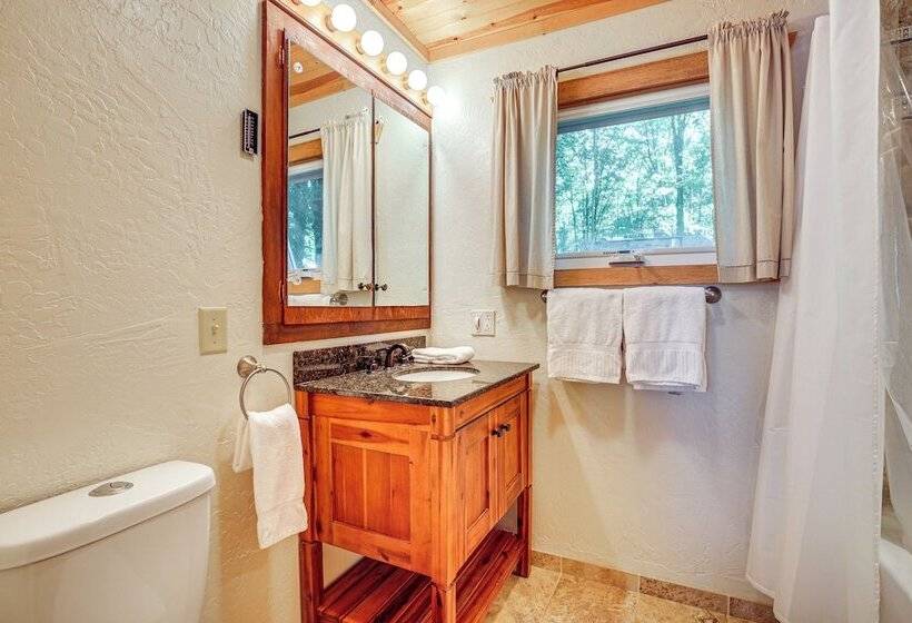 Quiet Presque Isle Home W/ Grill: Families Welcome