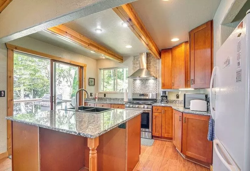 Quiet Presque Isle Home W/ Grill: Families Welcome