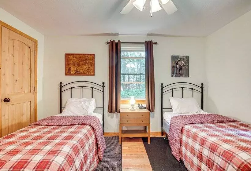 Quiet Presque Isle Home W/ Grill: Families Welcome