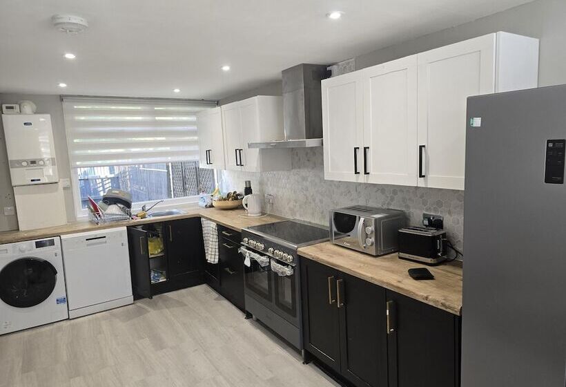 レジデンス Friendly Retreat At Windermere Way Upto 6 Guests