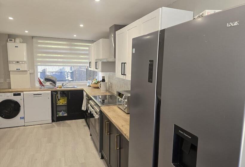 レジデンス Friendly Retreat At Windermere Way Upto 6 Guests