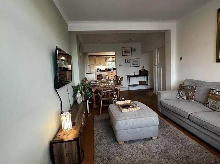 Residenssi West Cross, Mumbles Seaside Escape   5 Bed House