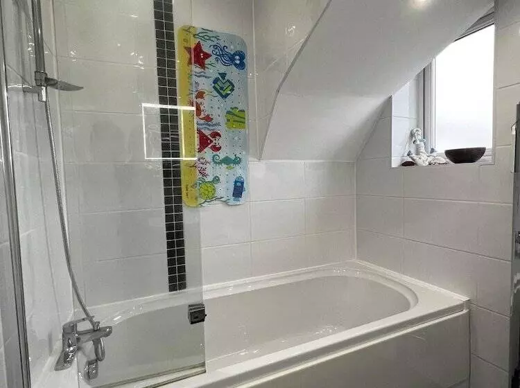 Residenssi West Cross, Mumbles Seaside Escape   5 Bed House