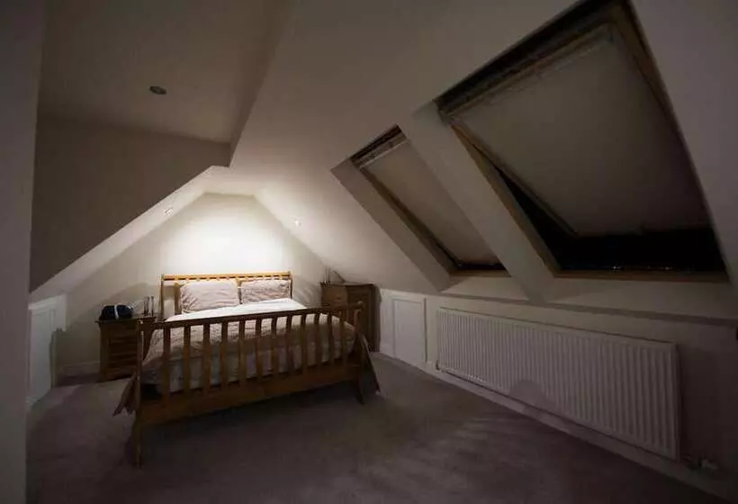 Residenssi West Cross, Mumbles Seaside Escape   5 Bed House