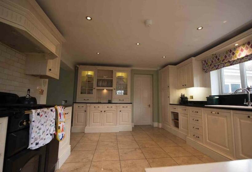 레지던스 West Cross, Mumbles Seaside Escape 5 Bed House