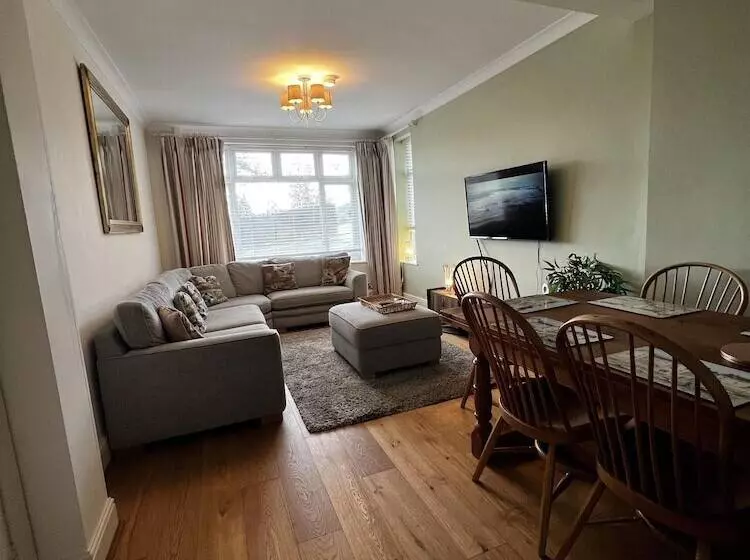 Residenssi West Cross, Mumbles Seaside Escape   5 Bed House