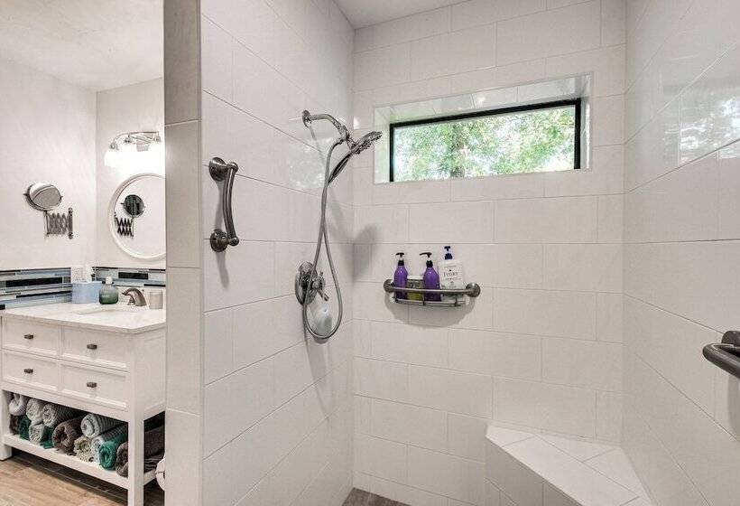 Shawnee Cabin W/ On Site Reservoir Access!