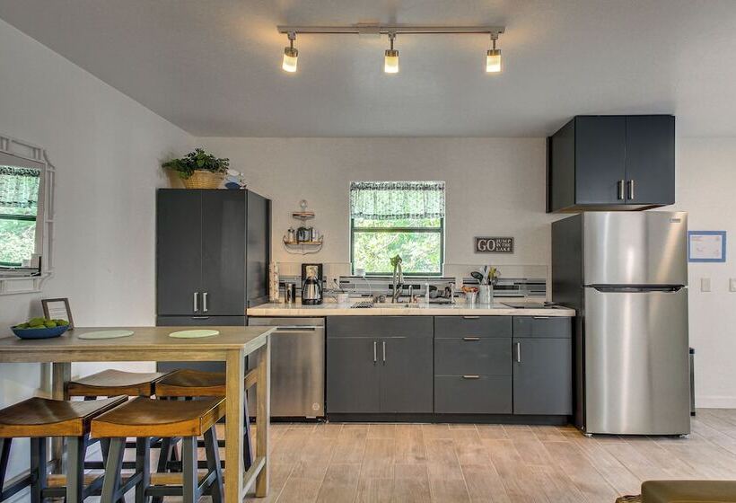 Shawnee Cabin W/ On Site Reservoir Access!