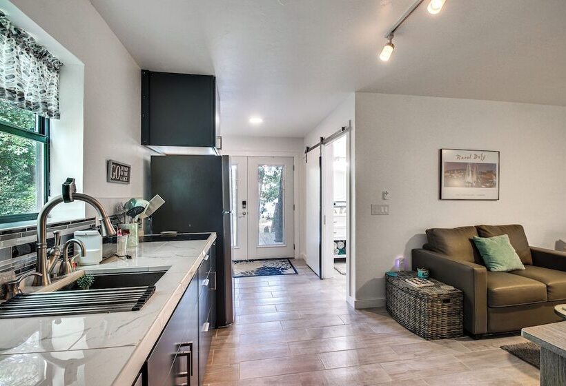 Shawnee Cabin W/ On Site Reservoir Access!