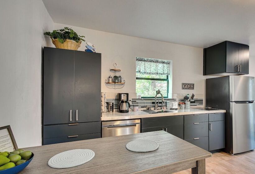 Shawnee Cabin W/ On Site Reservoir Access!