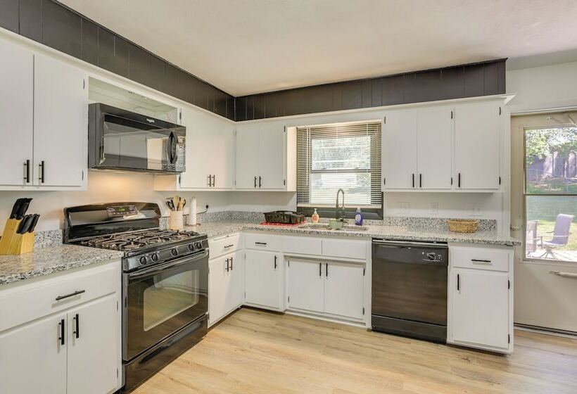 Spacious Omaha Home W/ Patio & Yard, Pets Welcome!