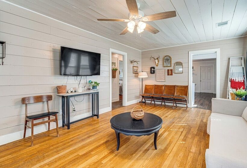 Fire Pit & Yard: Dog Friendly Spicewood Home