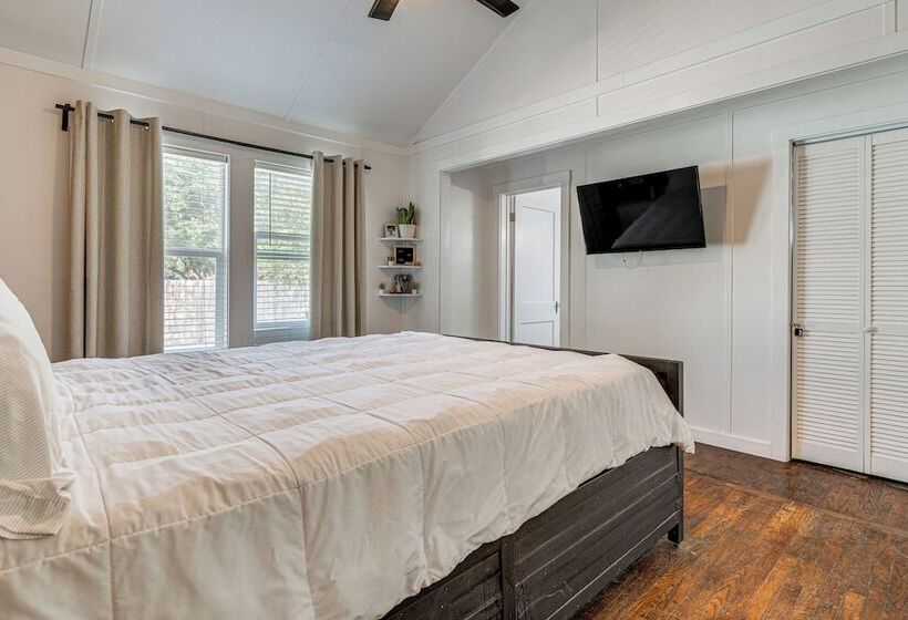 Fire Pit & Yard: Dog Friendly Spicewood Home