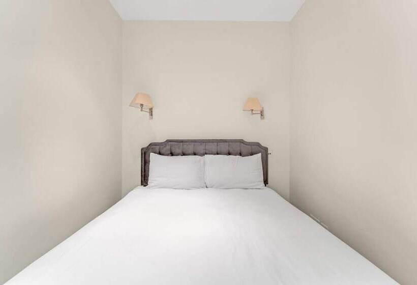 The Belgravia Place   Stunning & Bright 2bdr Home