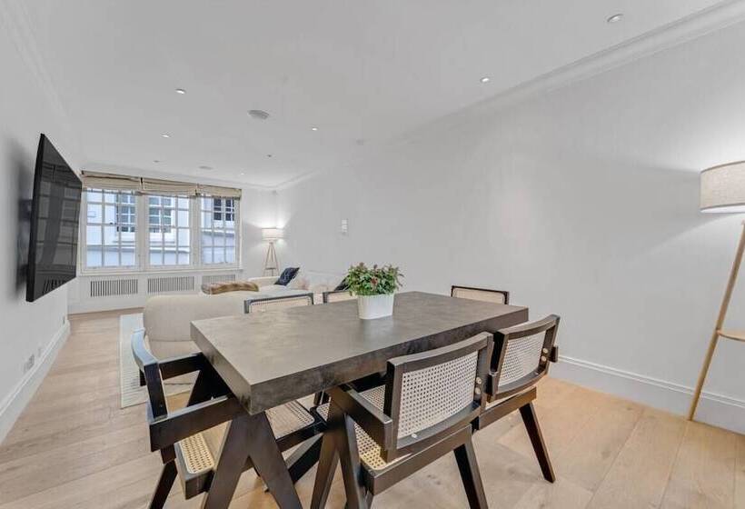 The Belgravia Place   Stunning & Bright 2bdr Home