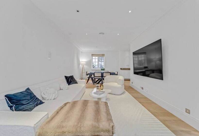 The Belgravia Place   Stunning & Bright 2bdr Home