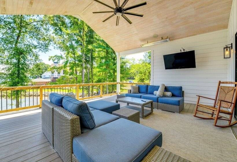 Waterfront Lake Norman Paradise: Dock, Game Room!