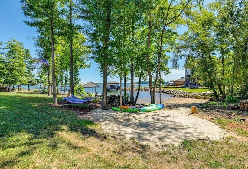 Waterfront Lake Norman Paradise: Dock, Game Room!