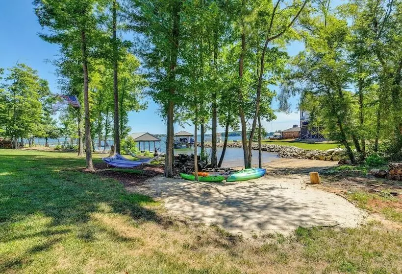 Waterfront Lake Norman Paradise: Dock, Game Room!