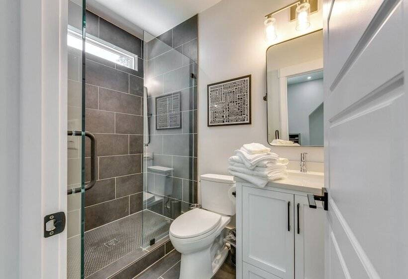 Waterfront Lake Norman Paradise: Dock, Game Room!