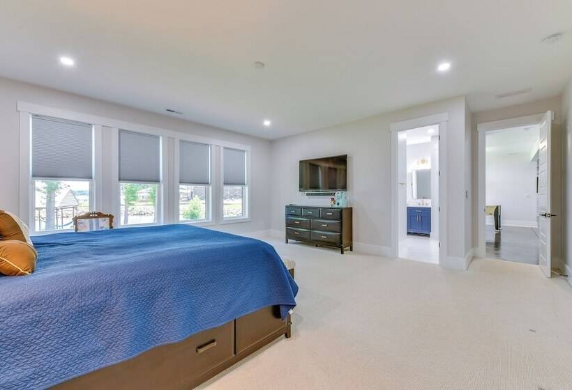 Waterfront Lake Norman Paradise: Dock, Game Room!