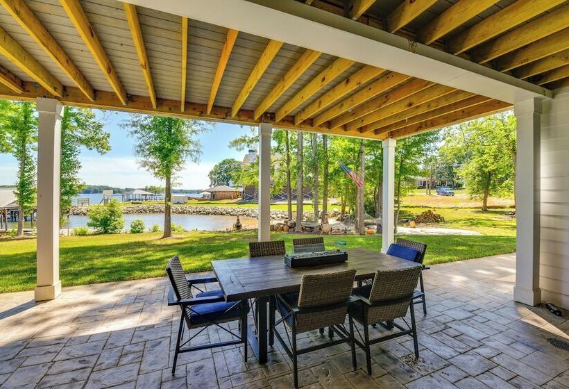 Waterfront Lake Norman Paradise: Dock, Game Room!