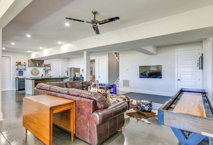 Waterfront Lake Norman Paradise: Dock, Game Room!