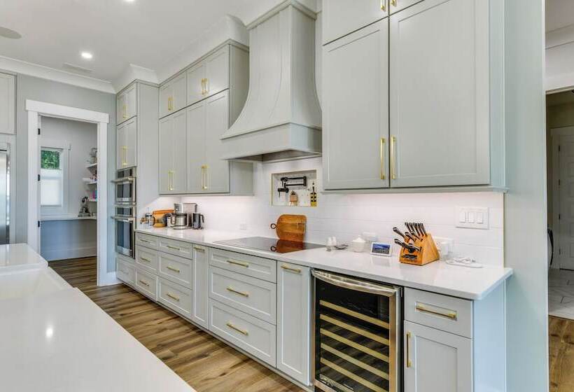 Waterfront Lake Norman Paradise: Dock, Game Room!