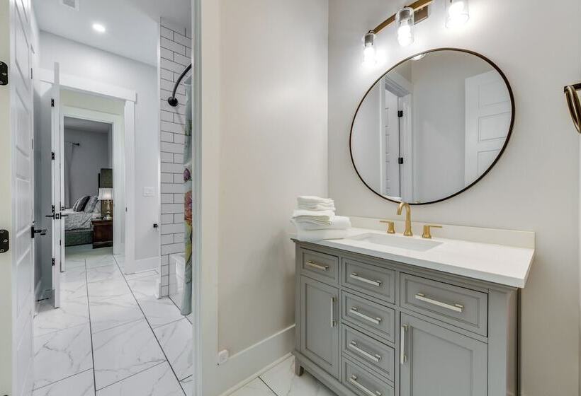 Waterfront Lake Norman Paradise: Dock, Game Room!