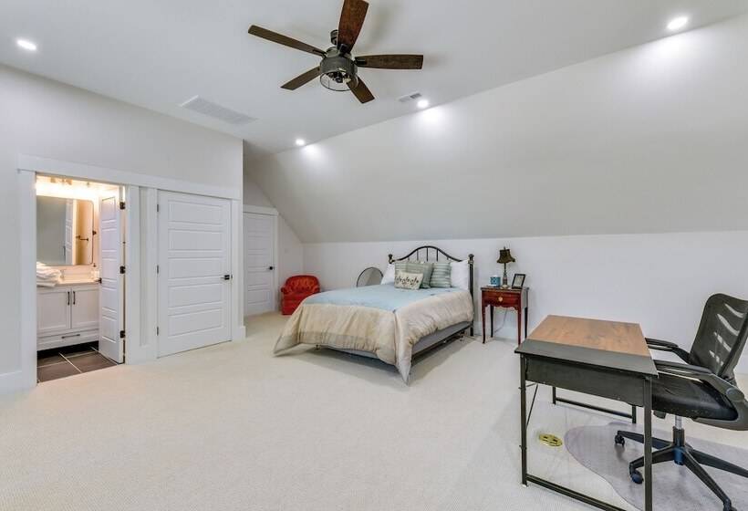 Waterfront Lake Norman Paradise: Dock, Game Room!