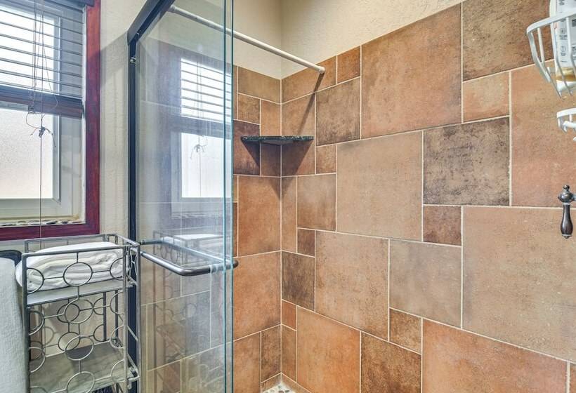 Bayfront St Petersburg Home W/ Hot Tub & Views!