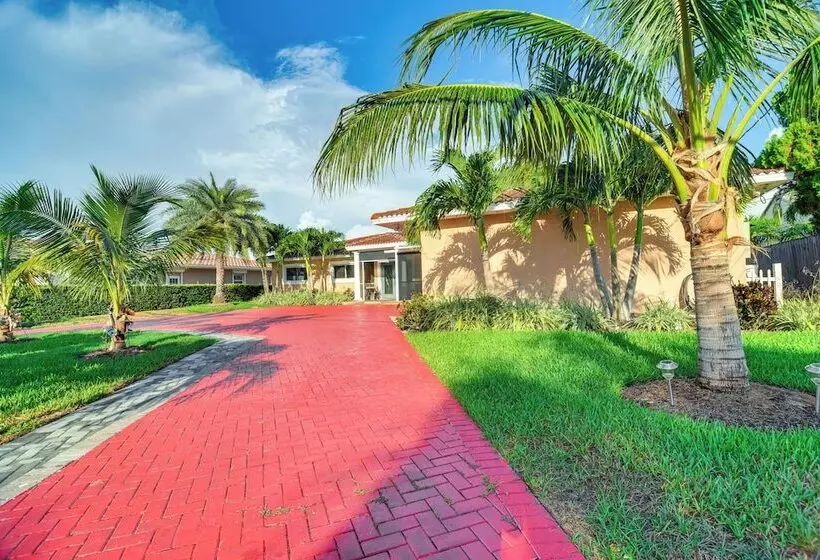 Bayfront St Petersburg Home W/ Hot Tub & Views!