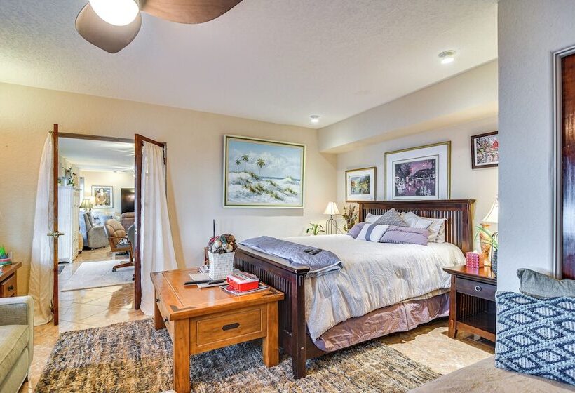 Bayfront St Petersburg Home W/ Hot Tub & Views!