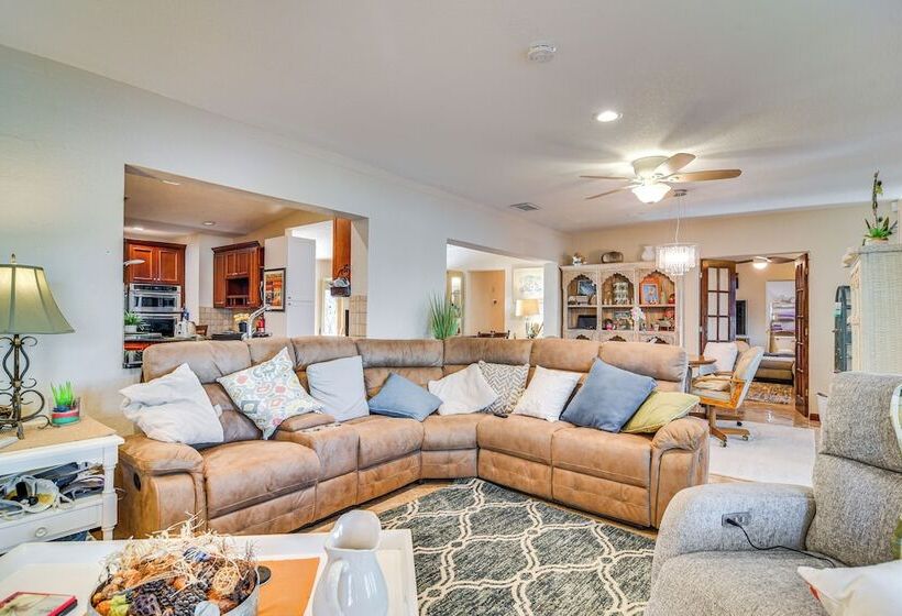 Bayfront St Petersburg Home W/ Hot Tub & Views!