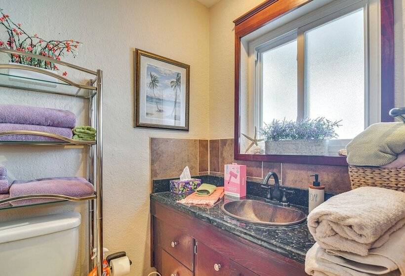 Bayfront St Petersburg Home W/ Hot Tub & Views!