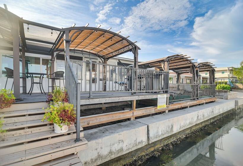 Bayfront St Petersburg Home W/ Hot Tub & Views!