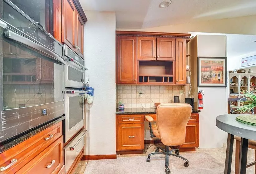 Bayfront St Petersburg Home W/ Hot Tub & Views!