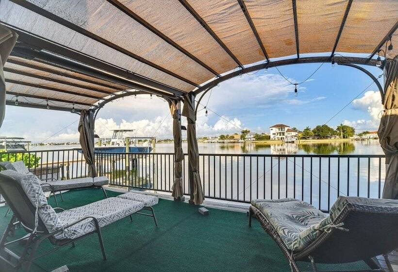 Bayfront St Petersburg Home W/ Hot Tub & Views!