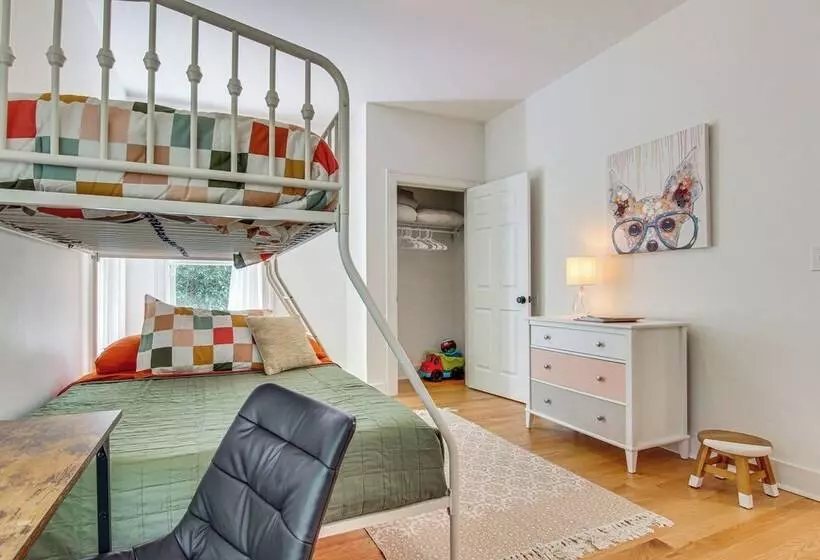 Black Mountain Hideaway W/ Hot Tub & Pool Table!