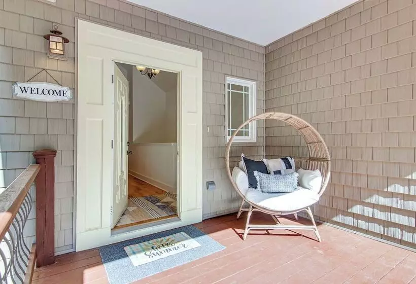 Black Mountain Hideaway W/ Hot Tub & Pool Table!