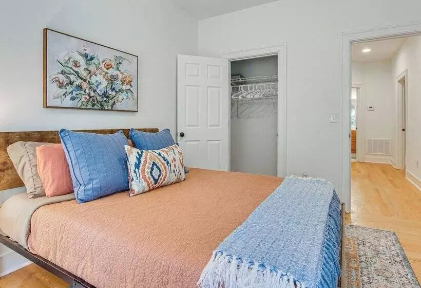 Black Mountain Hideaway W/ Hot Tub & Pool Table!